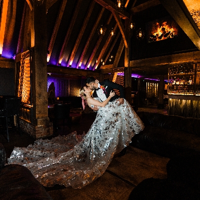 Wedding News: Cave Hotel and Golf Resort is an award-winning wedding venue with on-trend décor