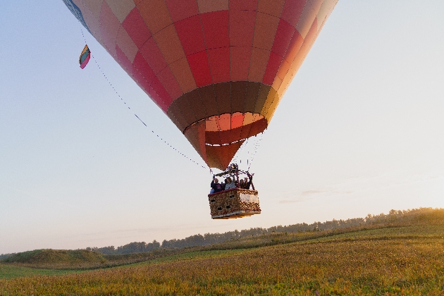 A hot air balloon